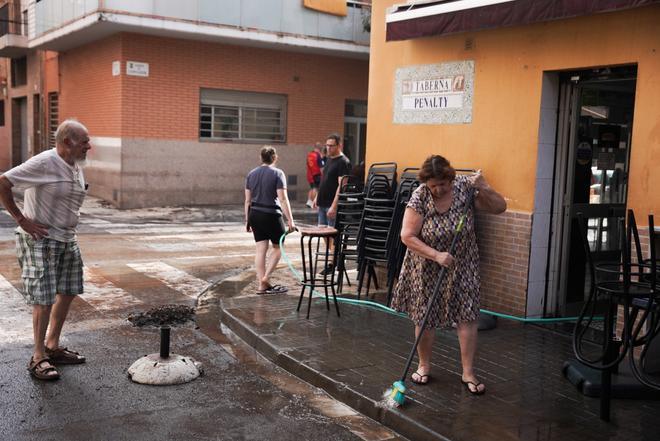 Los vecinos de L’Hospitalet, entre la incertidumbre y la indignación tras el temporal: Aquí no puedo vivir porque esto volverá a pasar