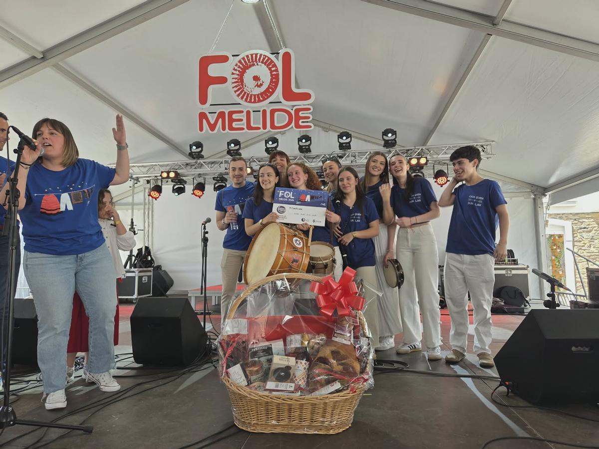 O primeiro premio do Concurso de Cantos de Taberna foi para Cada quen dun lar.