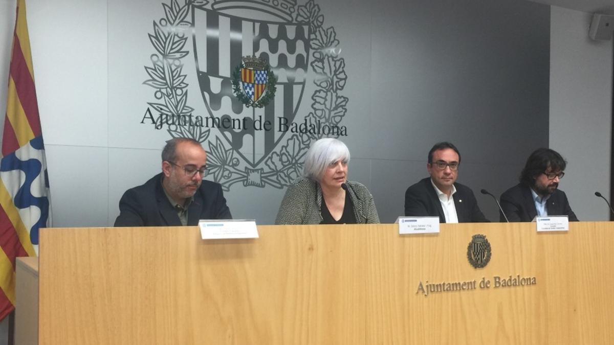 Rull, junto a la alcaldesa de Badalona en la presentación de la ampliación de la L1.