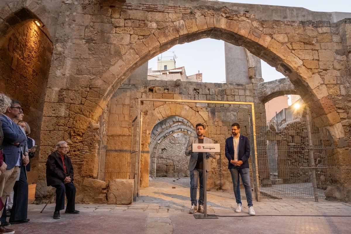 Inauguración de la rehabilitación del edificio medieval de Ca la Garsa de Tarragona, este lunes.