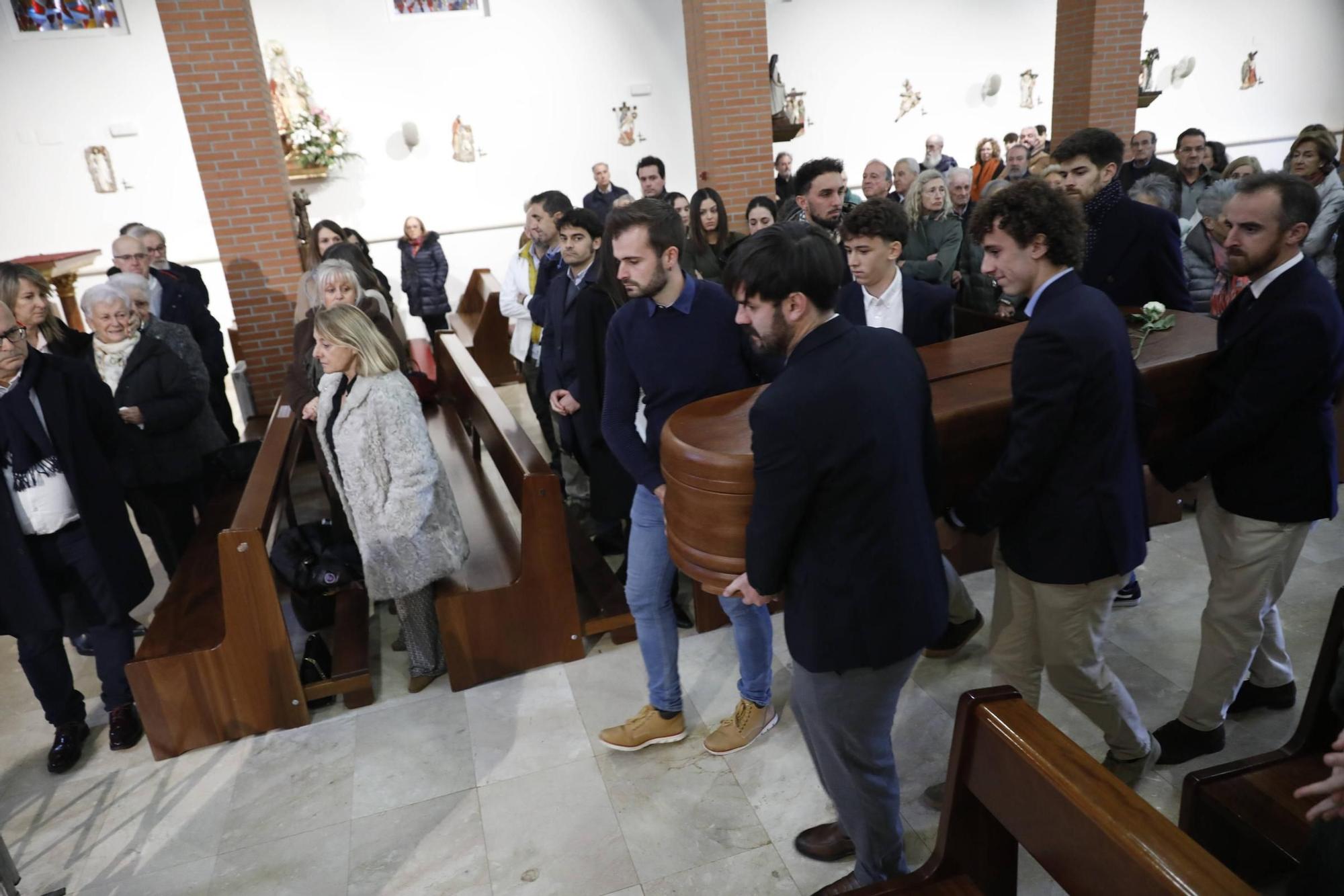 El funeral por Roberto Entrialgo, exdirectivo y precursor de la mejor época del Sporting, en imágenes