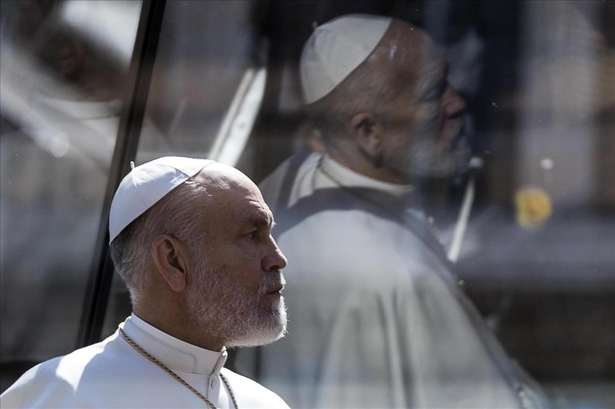 John Malkovich durante el rodaje de la segunda temporada de la serie The Young Pope.