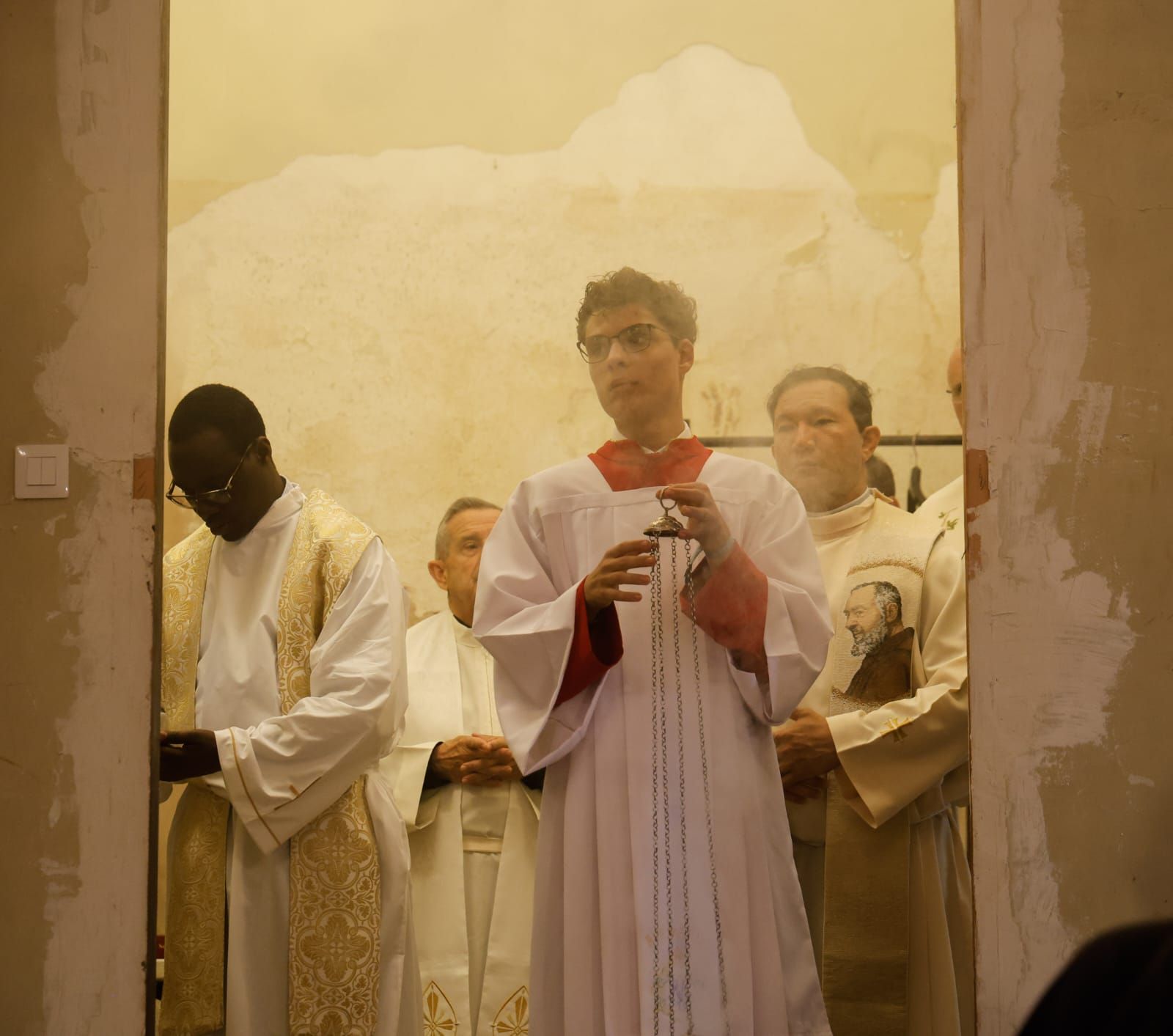 Primera misa en la parroquia de Picanya tras el paso de la dana