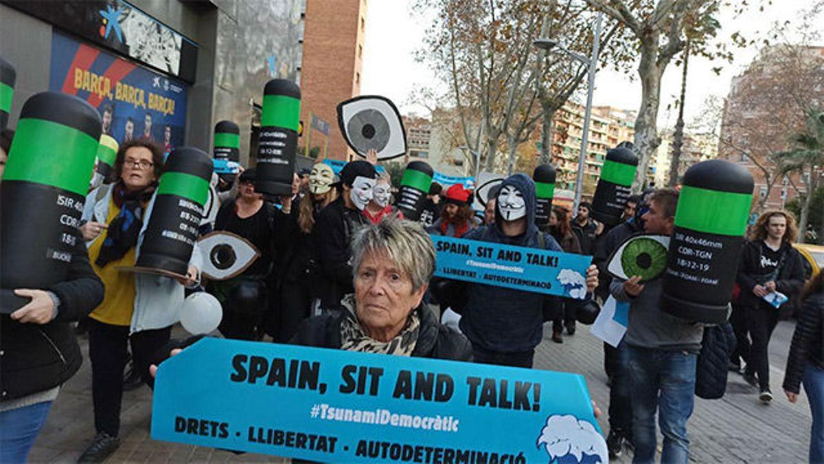 Imágenes de la protesta en los aledaños del Camp Nou