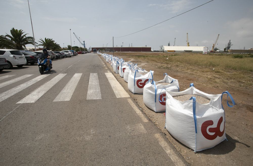 Sin solución a la vista para el bloqueo del vial del malecón en el Port de Sagunt