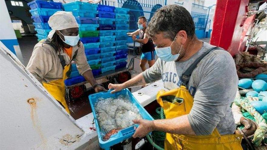Las empresas pesqueras buscan tripulantes ante la falta de extranjeros por el coronavirus