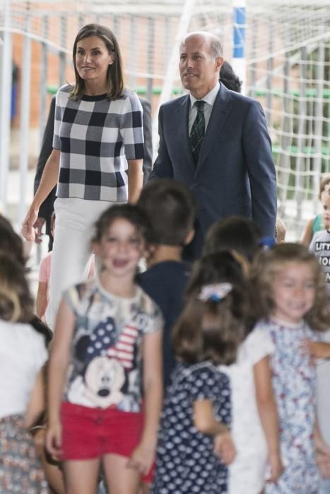 Visita de la Reina al colegio Baudilio Arce