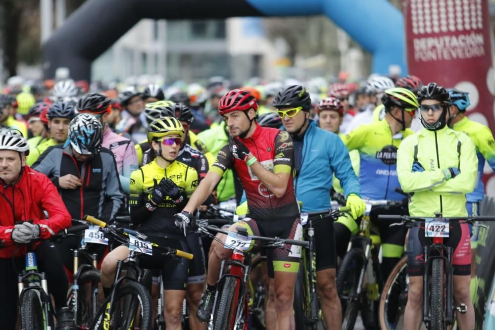 Más de 700 ciclistas tomaron en la mañana de este domingo la salida en Montero Ríos rumbo a Fornelos de Montes.