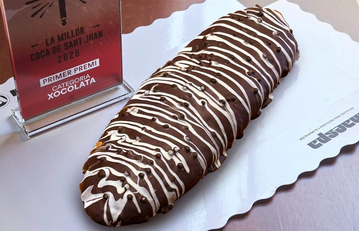 Una de las ganadoras 'ex aequo' del concurso La Mejor Coca de Sant Joan 2026 en la categoría de chocolate ha sido Forn de Cabrianes.