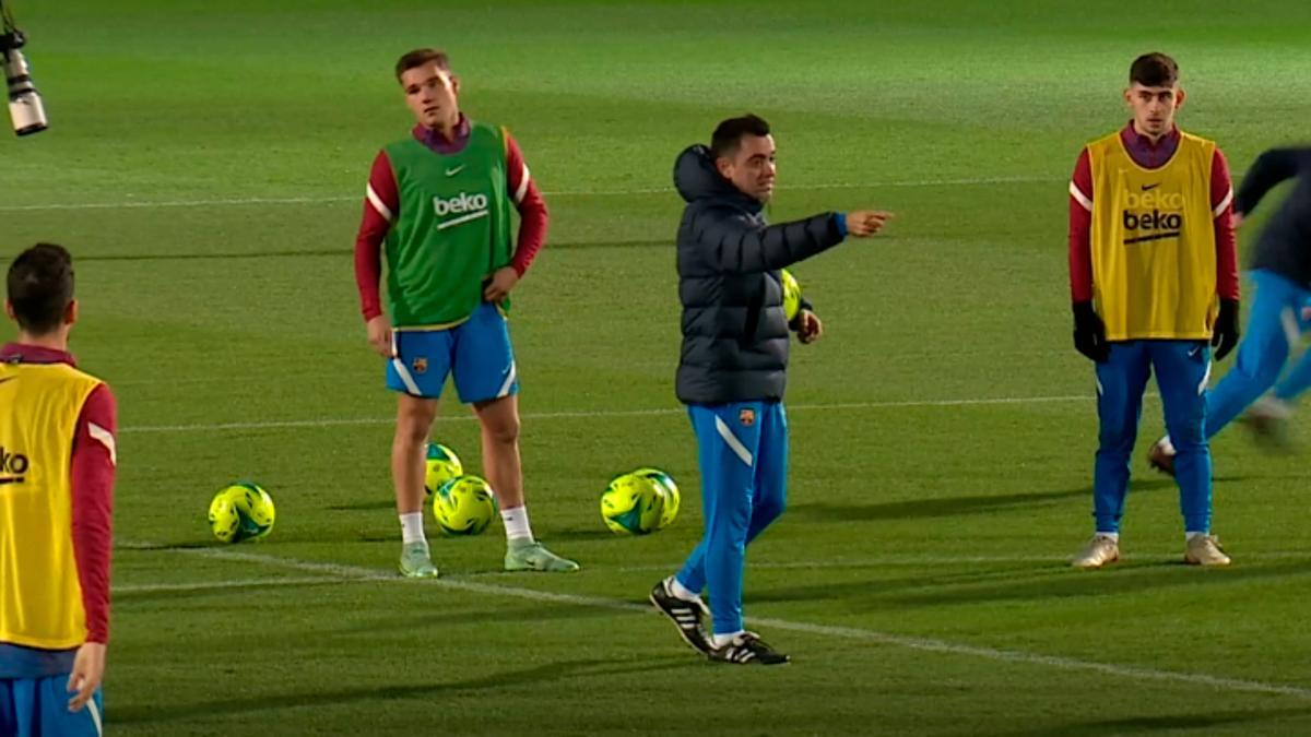 El último entrenamiento del Barça antes del derbi contra el Espanyol