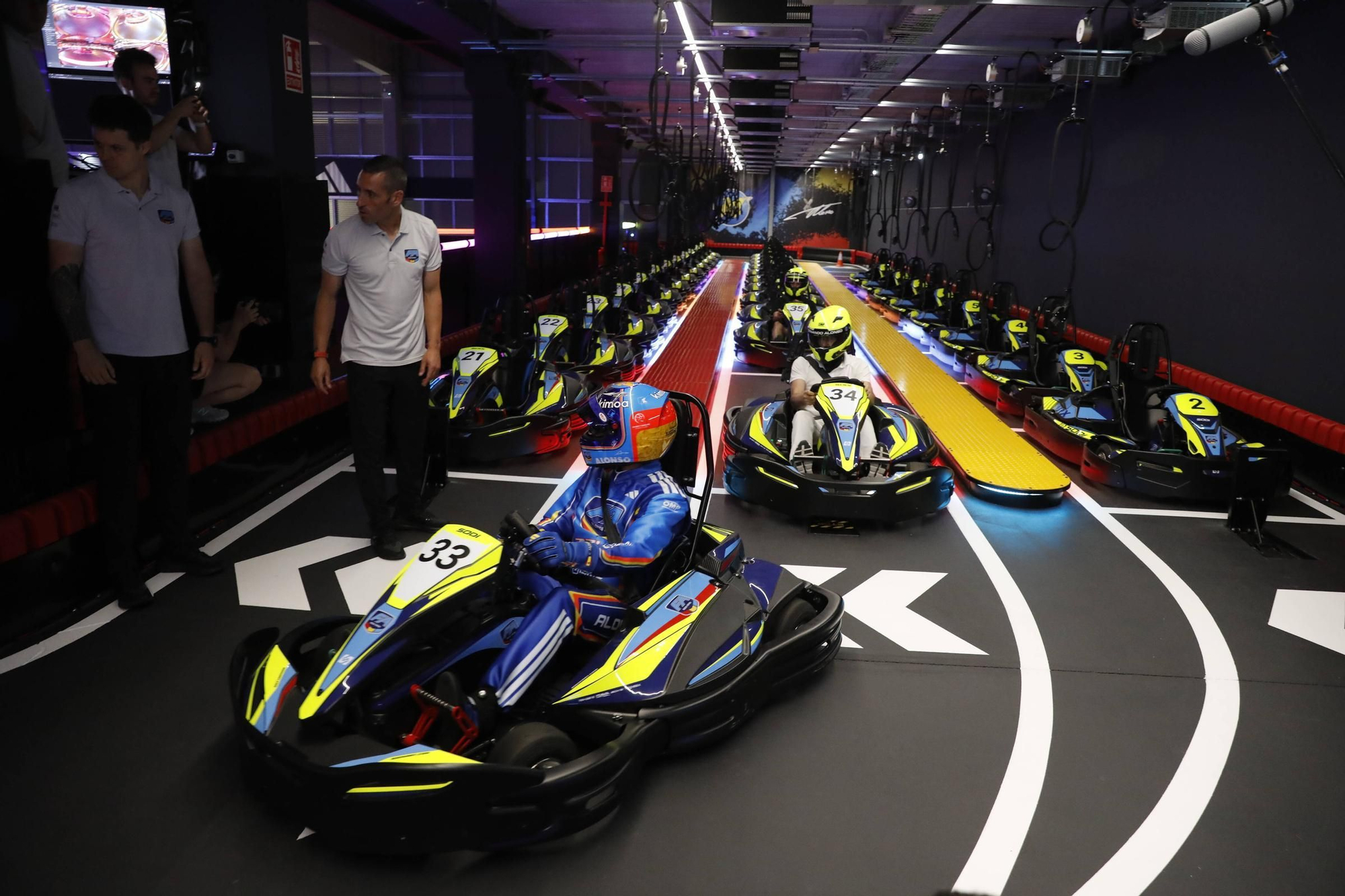 El piloto de Fórmula 1 Fernando Alonso presenta su nuevo circuito indoor de karting en La Morgal (Llanera)