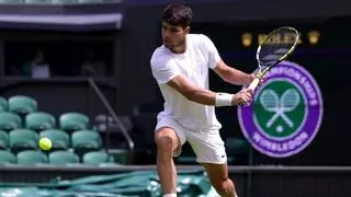 Alcaraz - Lajal: horario y dónde ver hoy el debut de Carlos en Wimbledon 2024