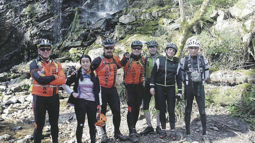 Un grupo de participantes en la ruta.