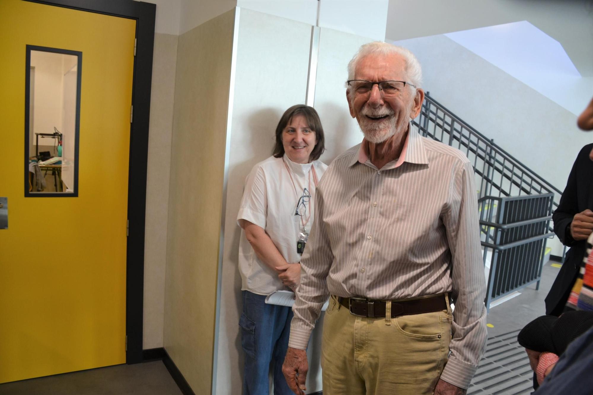 EN IMÁGENES: Así fue el encuentro de Martin Cooper, el 'padre' de la telefonía móvil con estudiantes del IES de La Fresneda