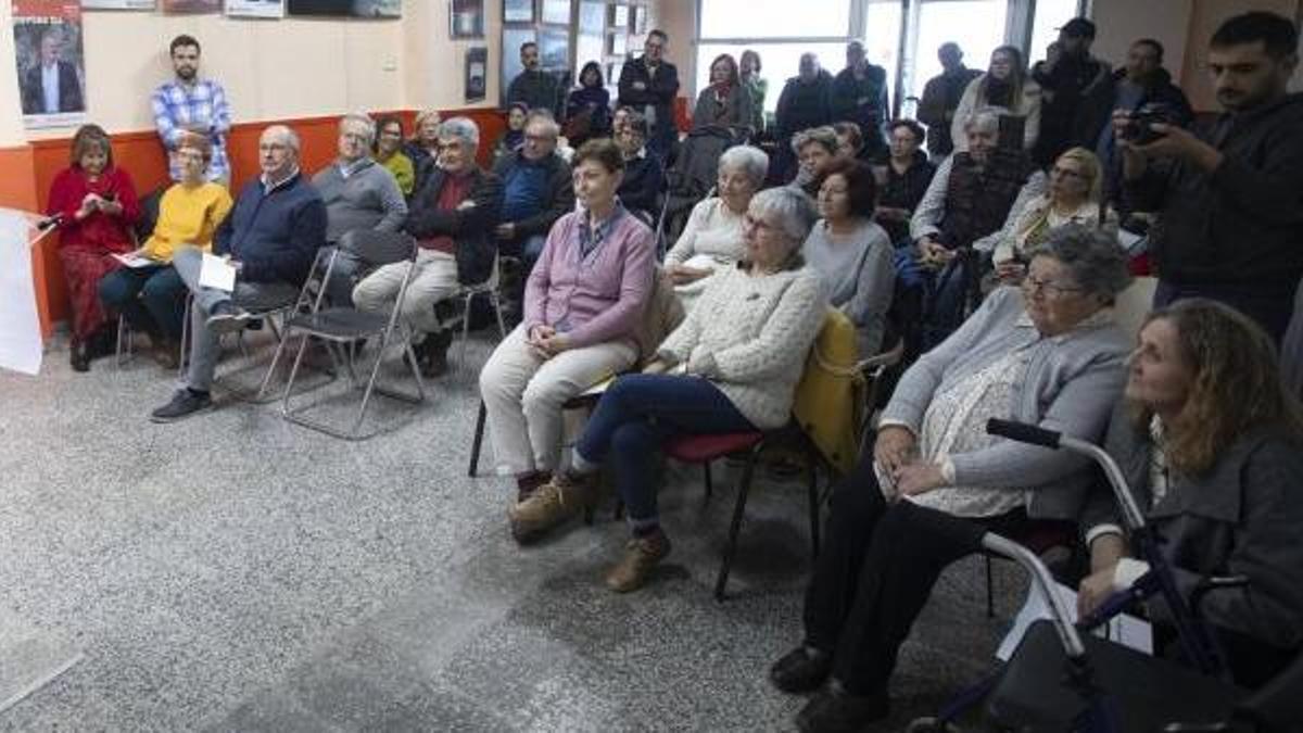 Integrantes de Compromís y simpatizantes, en un acto en Sagunt.