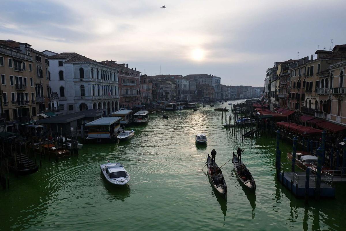 Protesta de activistas climáticos de la Rebelión de Extinción en Venecia y tiñen de  verdes las aguas del Gran Canal