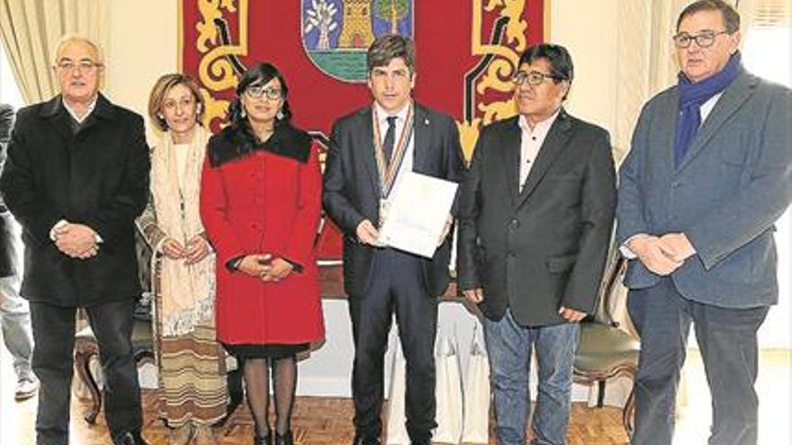 Cuzco entrega su Medalla de Alcaldía al Consistorio como muestra de gratitud
