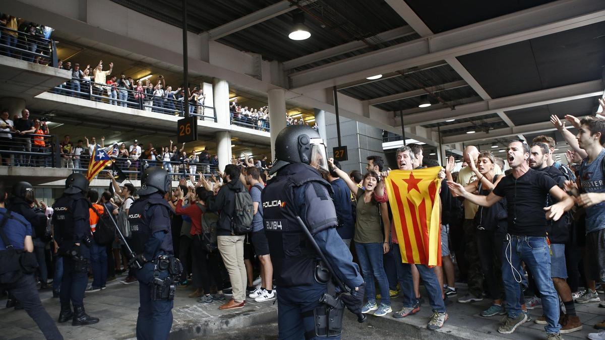 Una acción de Tsunami Democràtic en el aeropuerto de El Prat.