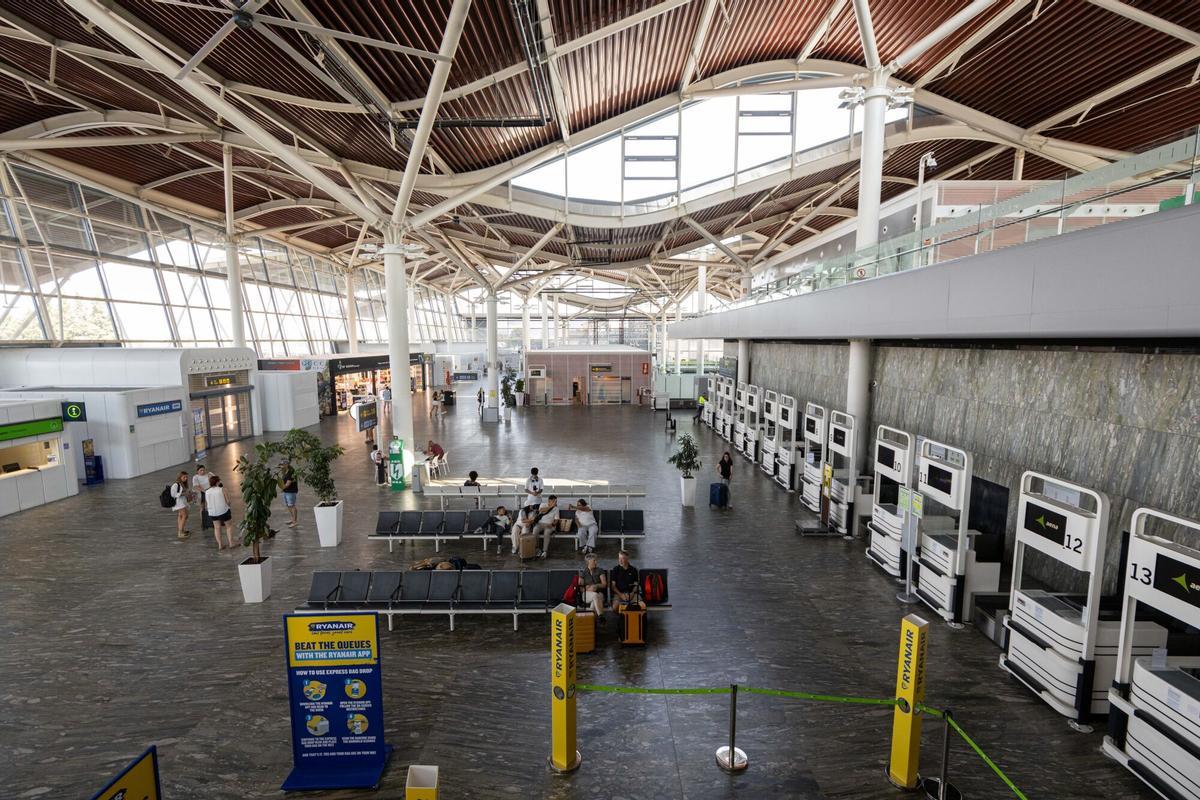Así cambia el Aeropuerto de Zaragoza: más líneas de seguridad, una nueva cafetería y mejoras en el control de pasaportes