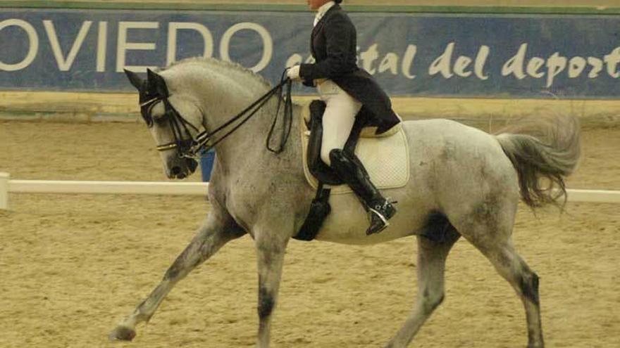 Brigguitte van der Haggen, en una competición de doma en el centro ecuestre El Asturcón.