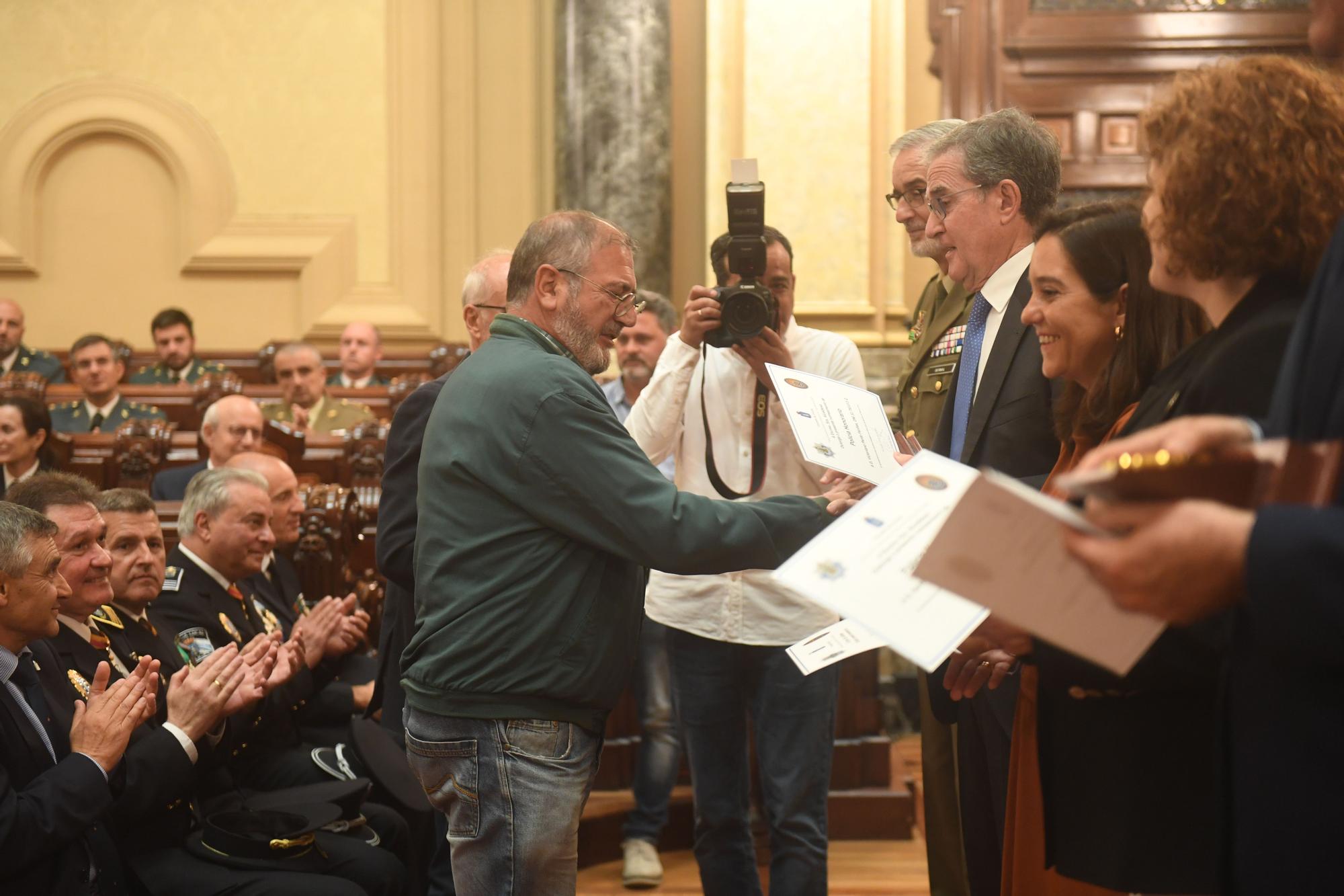 Homenaje a los policías locales de A Coruña que llevan 20 años en el cuerpo