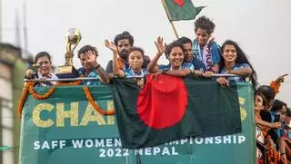 De apestadas a heroínas, el éxito de la selección de Bangladesh: “No querían que jugásemos con pantalón corto”