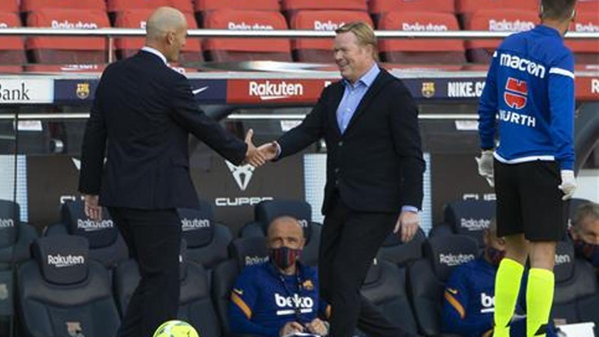 Koeman y Zidane se saludan antes del Barça - Madrid del Camp Nou