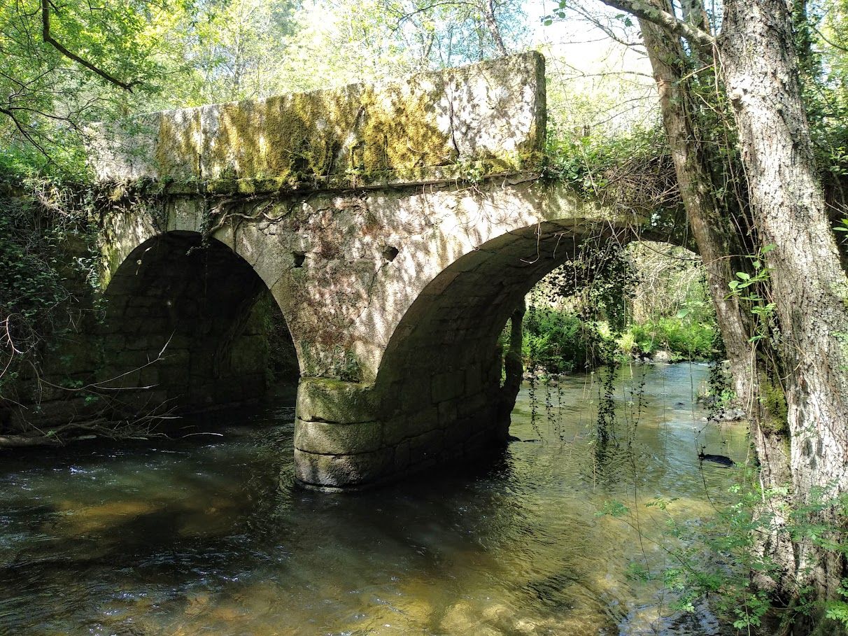 Viaducto de Bende, en el mismo río Toxa.