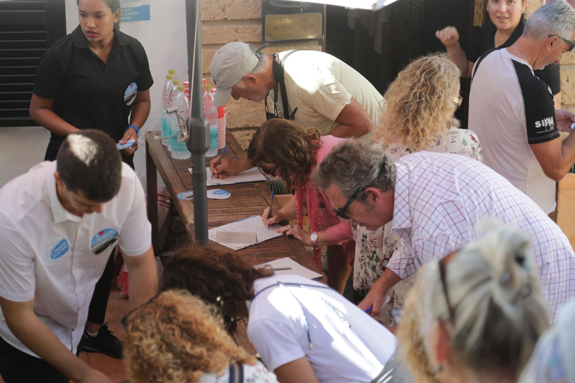 Manifestación para salvar el Bungalow: "La historia no se toca"