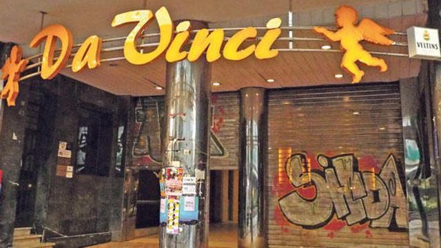 Un Cupido ha sustituido el rótulo sesentero de Galerías Avenida.