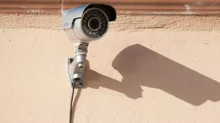 El mirón de Monfarracinos: Coloca una cámara junto al dormitorio de su vecina y se graba a sí mismo