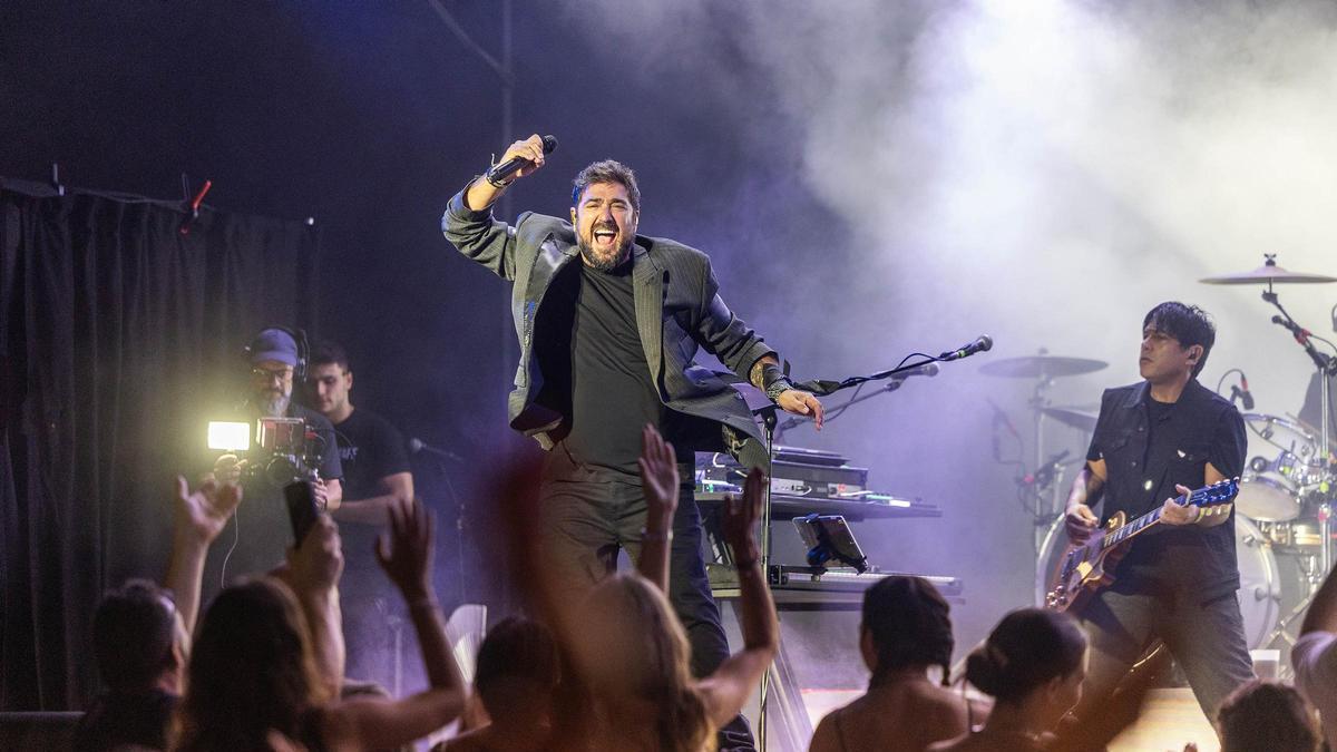 Antonio Orozco, durant l'actuació d'aquest dilluns a la nit a Cap Roig.