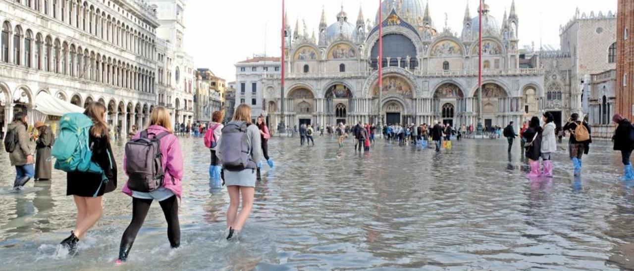 El turismo ahoga tanto la frágil Venecia como la marea alta