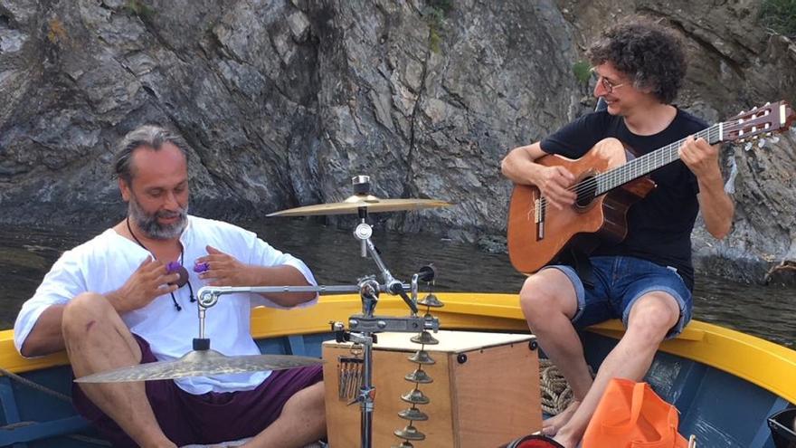 Música damunt les barques de Dalí  al Cap de Creus