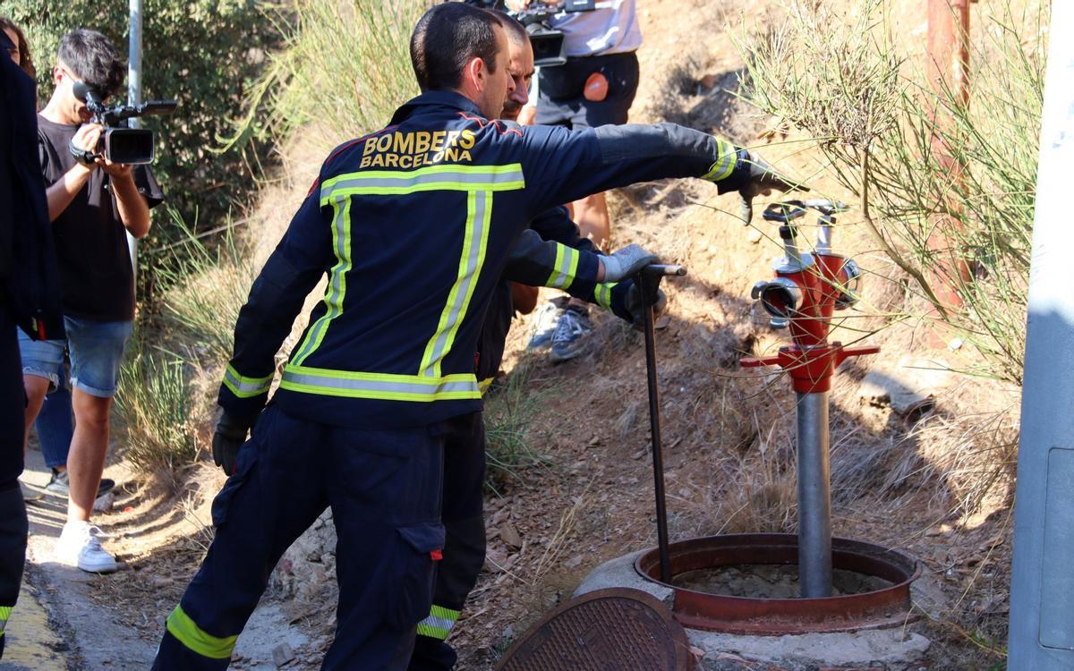 Bomberos de Barcelona intensifican el control de los hidrantes y de los accesos a parques ante la ola de calor