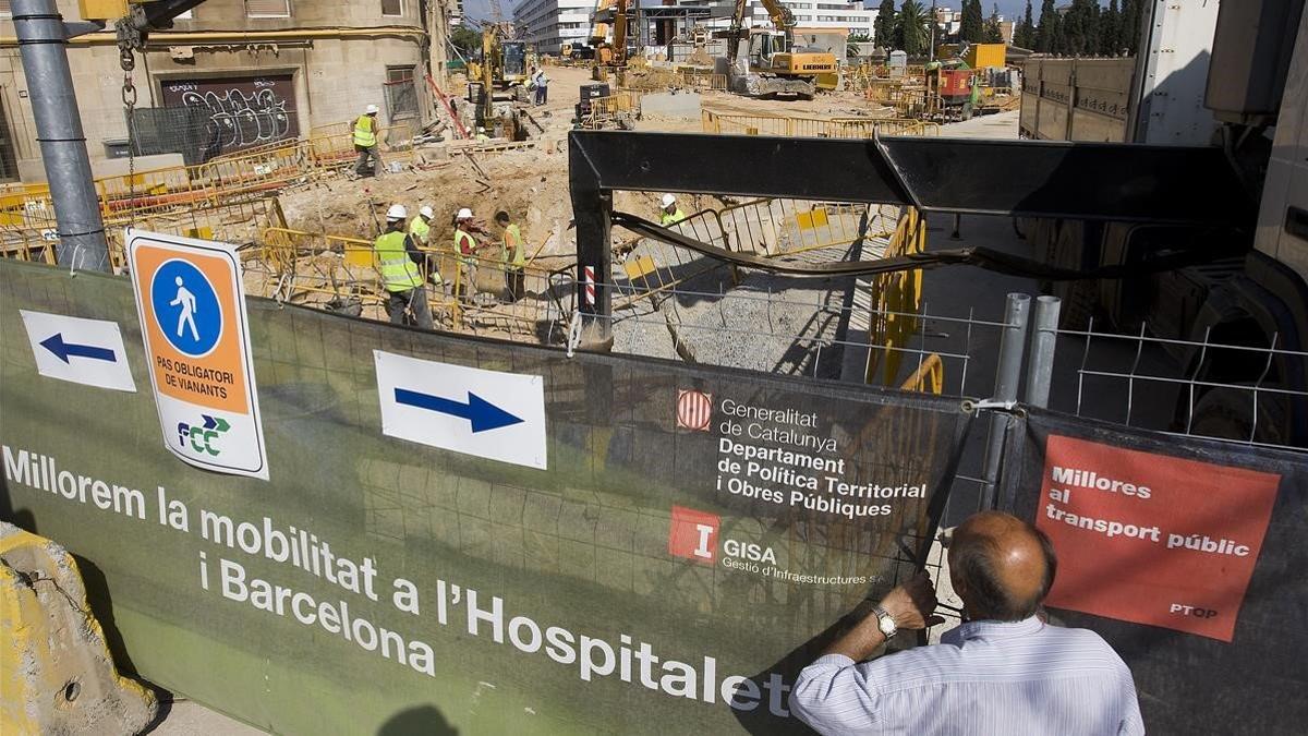 Obras de la estación de metro Ernest Lluch en el año 2009.