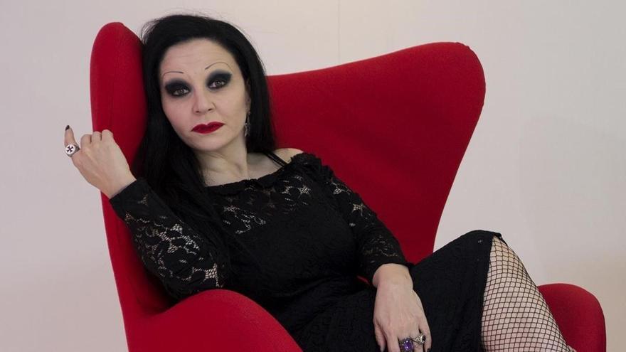 Alaska cumple 57 años