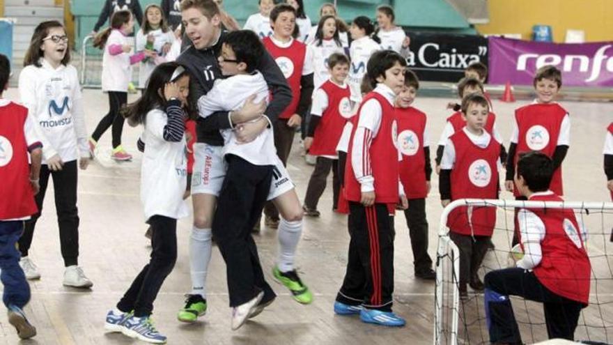 El fútbol sala congrega a 1.300 escolares en el Palacio de los Deportes