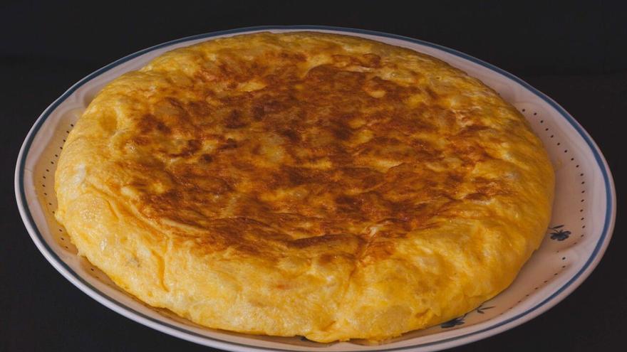 Tortilla de patatas en la freidora de aire: la receta que conquista a España