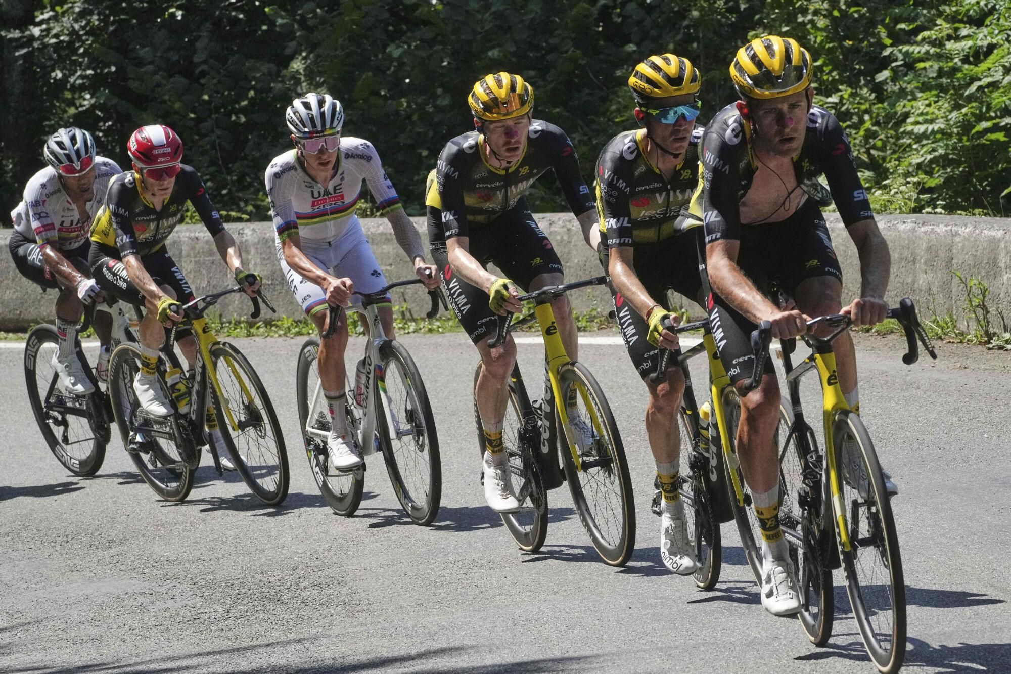 Belgium's Tiesj Benoot, Sepp Kuss of the U.S., Matteo Jorgenson of the U.S., Slovenia's Tadej Pogacar, and Denmark's Jonas Vingegaard, from right, climb during the twelfth stage of the Tour de France cycling race over 180.6 kilometers (112.2 miles) with start in Auch and finish in Hautacam, France, Thursday, July 17, 2025. (AP Photo/Thibault Camus) Associated Press / LaPresse Only italy and spain. EDITORIAL USE ONLY/ONLY ITALY AND SPAIN