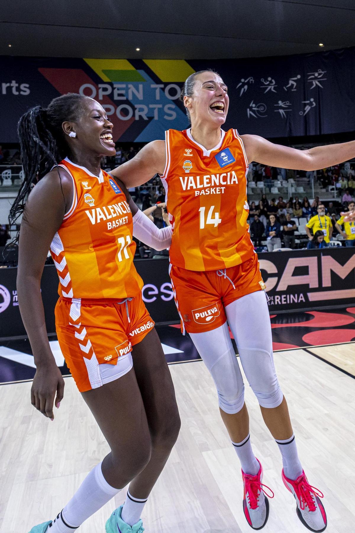 Así celebraron la Copa las jugadoras del Valencia Basket en Tarragona
