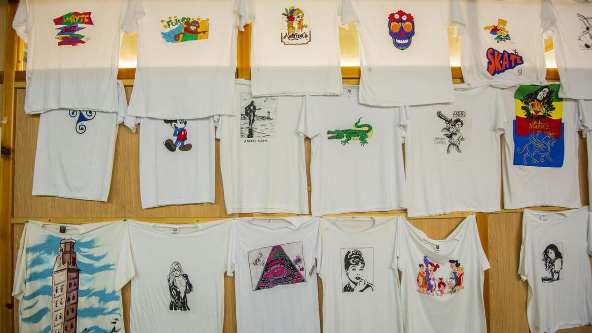 Camisetas realizadas por internos.  | // CASTELEIRO/ROLLER AGENCIA  