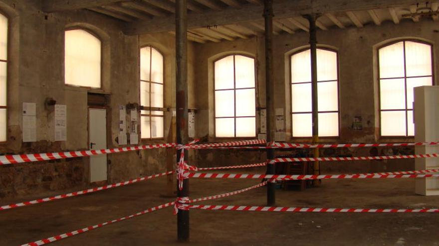 Interior de l&#039;antiga fàbrica de Cal Clarassó que es convertirà en un centre cívic