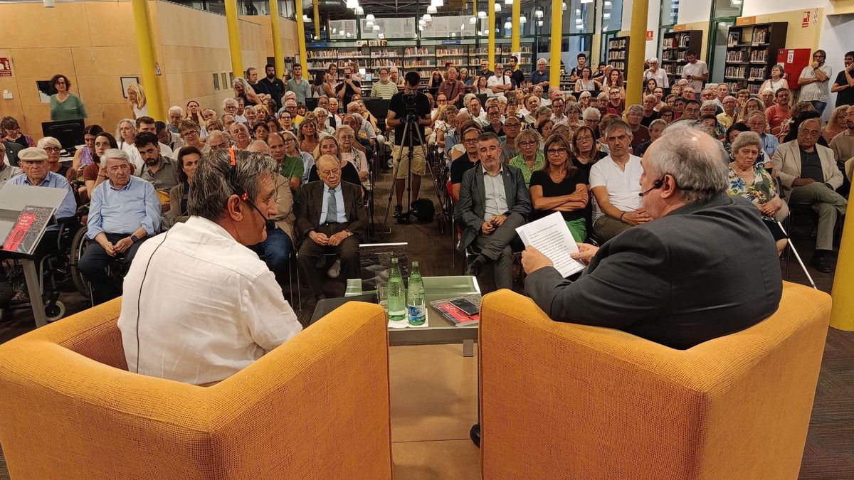 Una imatge de la presentació amb jordi Pujol i l'alcalde, Jordi Viñas, a primera fila.