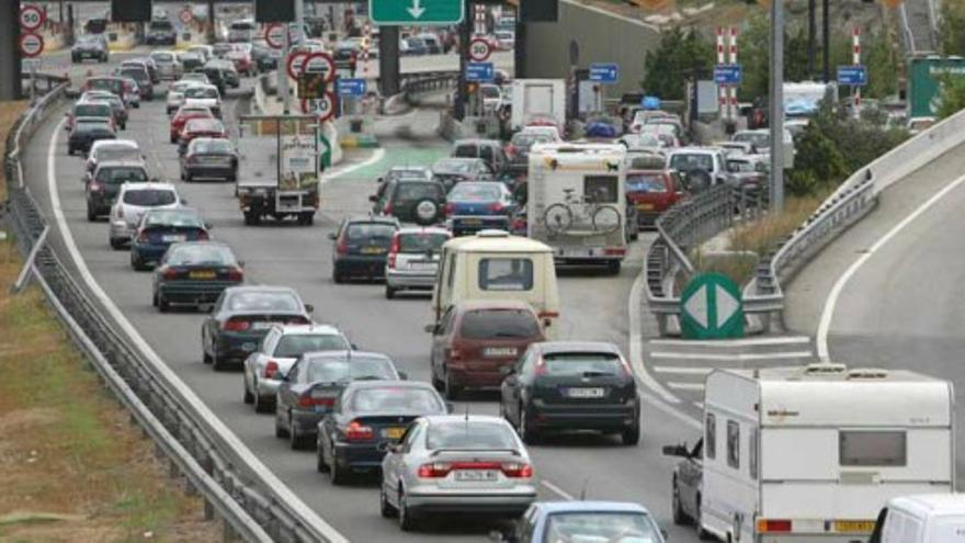 La mitad de los conductores no para a descansar en viajes largos