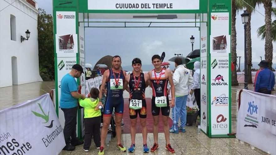 David Puertas e Irene Cascajosa ganan en el IV Triatlón Ciudad del Temple