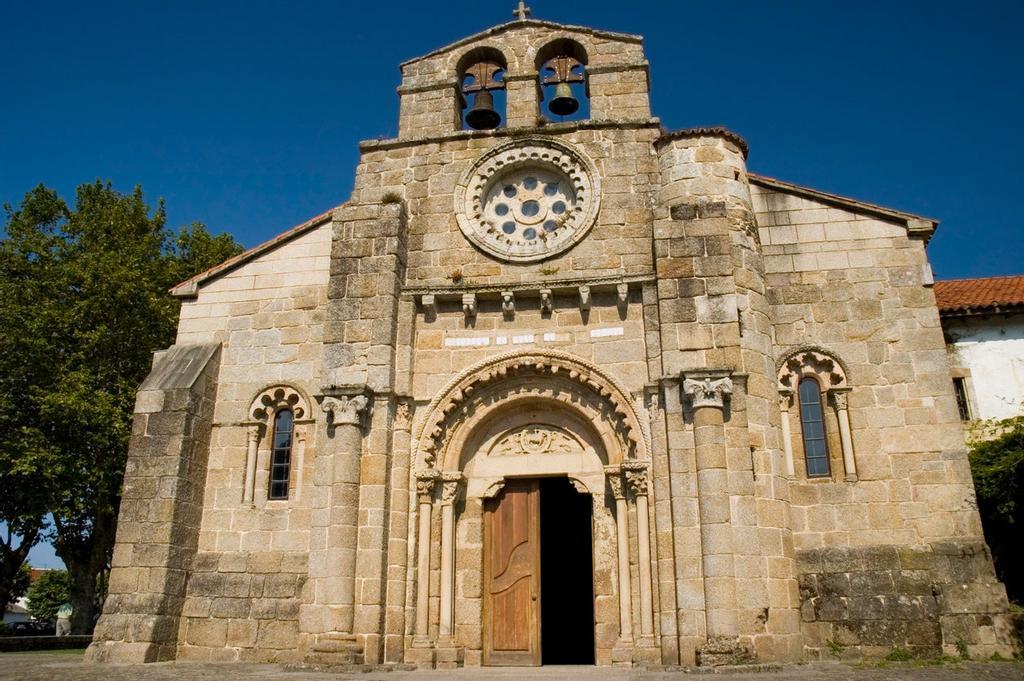 Iglesia en Cambre, Galicia