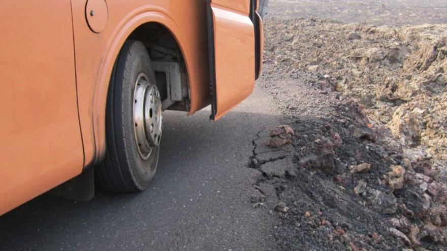 El deterioro del talud de una curva de la Ruta de los Volcanes obliga a repararlo