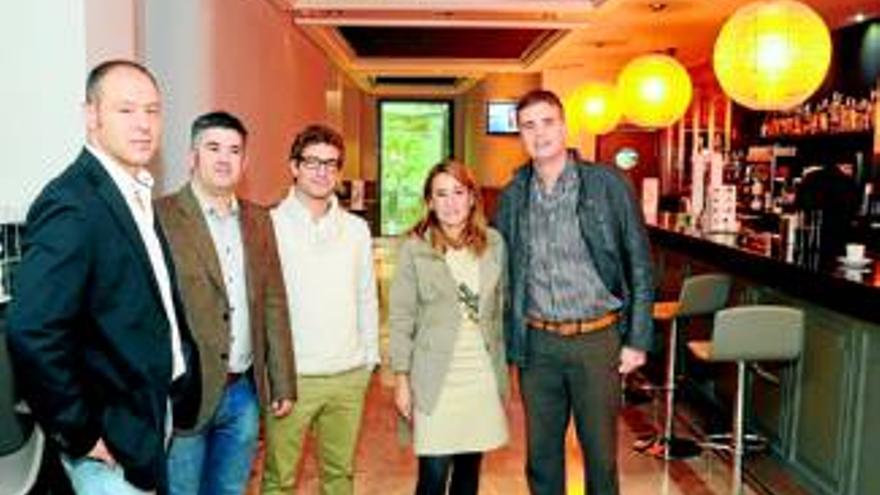 &quot;Este es el Cáceres que queremos, el de los emprendedores&quot;, dice la alcaldesa en la inauguración de El Gran Café de Cáceres