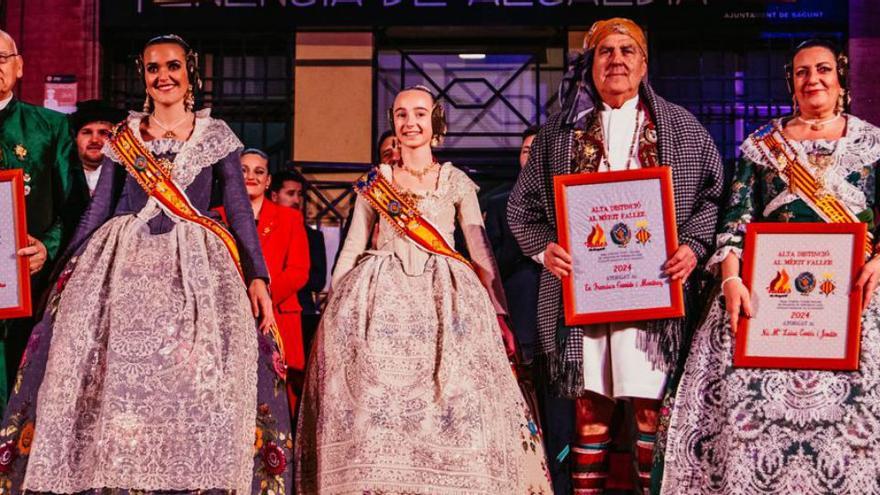 Las falleras mayores, con los reconocidos con las altas distinciones falleras. | FJFS